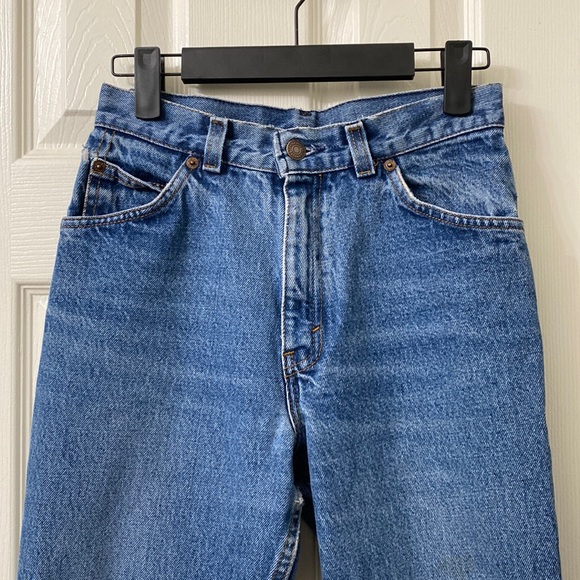 ā¢Vintageā¢Leviās⢠High Waisted Jeans - Picture 2 of 16